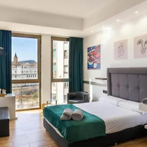 https://luxury-rooms-center-malaga.hotelsinnerja.org
